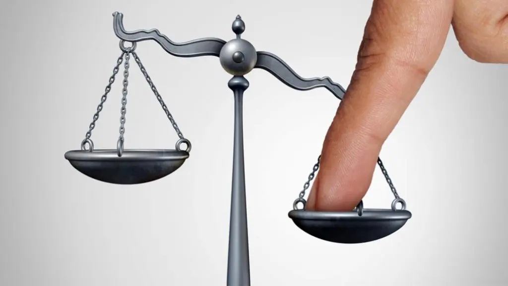 ART. 28 INC. E) LA FINALIDAD DEL ACTO ADMINISTRATIVO Y LA DESVIACION DE PODER